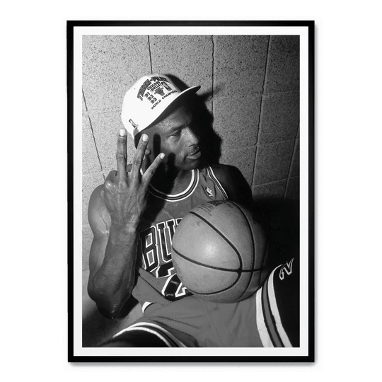 Michael Jordan 3 Fingers - Poster - Roomy